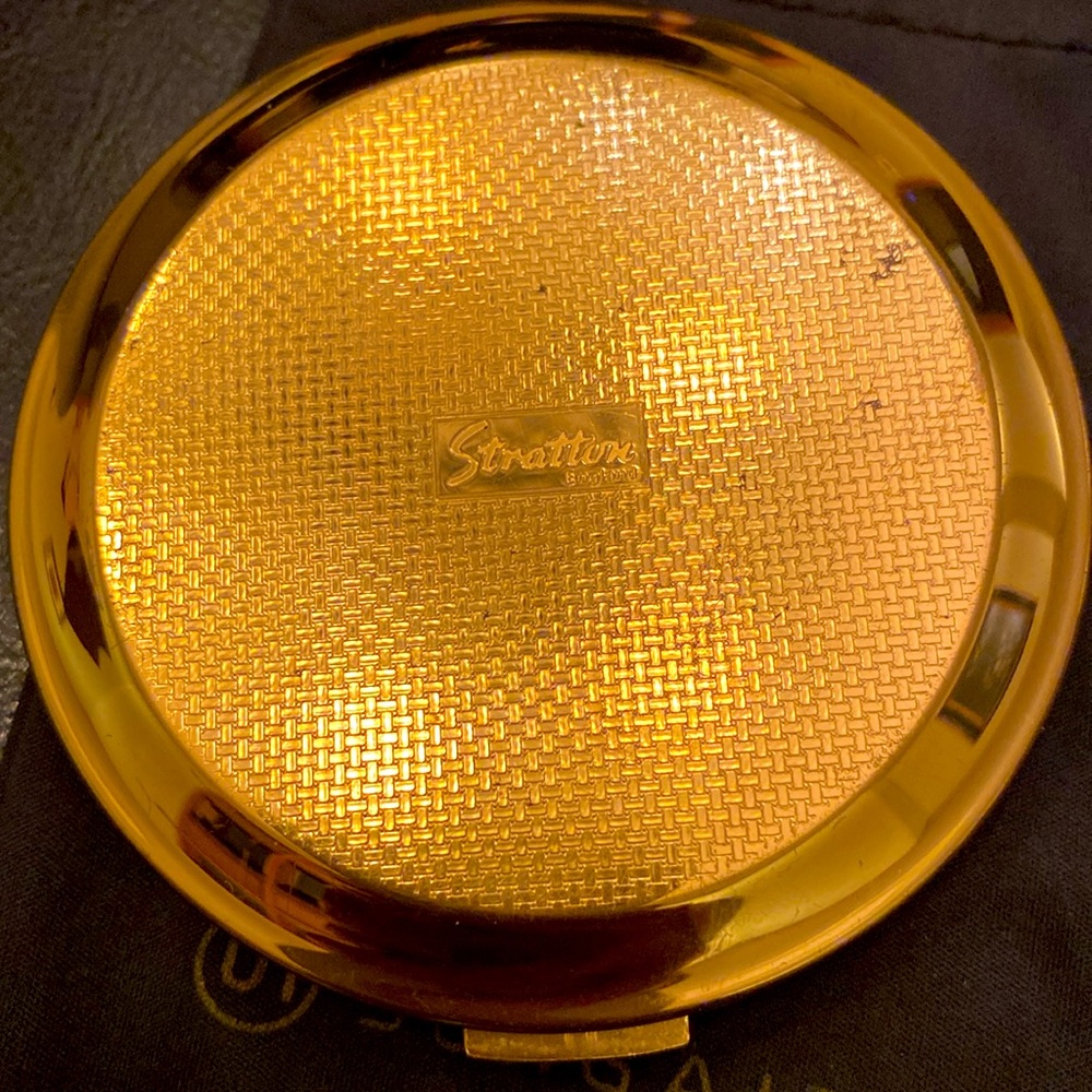 Vintage Gold Stratton Powder Setting Compact 
Collectible item - Picture 5 of 5
